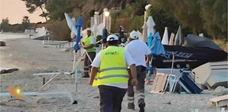 Општина Касандра продолжува со отстранувањето на недозволено поставени чадори и предмети на плажи