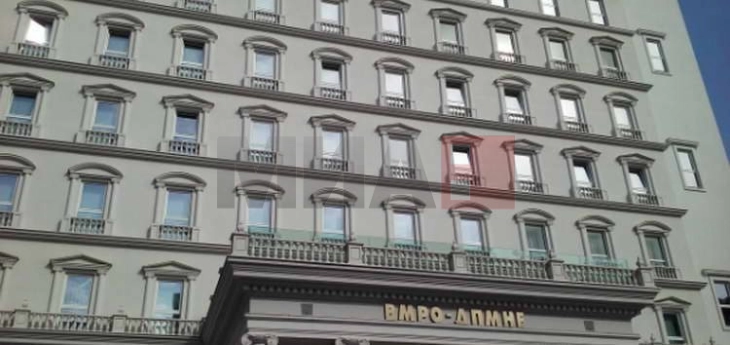 ВМРО-ДПМНЕ: Владата води грижа за сите, зголемува плати и пензии, го помага стопанството