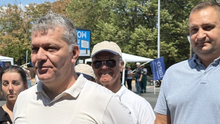 Синдикатот на СУТКОЗ ја блокираше „Илинденска“ поради неисплатени плати на вработените во „Флораком“ и „Луна“