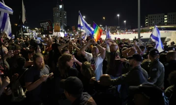 Tens of thousands rally in Tel Aviv against Gaza war expansion