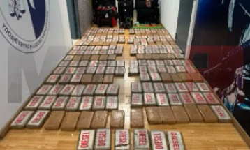 Mbi 270 kilogram kokainë në vlerë prej të paktën 5,5 milionë euro janë gjetur në portin në Selanik