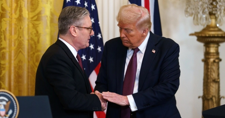 Kryeministri britanik i mbështet përpjekjet e Trampit për paqe në Ukrainë, por vlerëson se Kievi duhet të përfshihet në bisedime