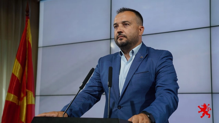 Лефков: Чија е јахтата на која уживаат Филипче и Заев и со чии пари е платена, како со лекарска плата Венко стигна до луксузно пловење?