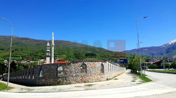 Дебарски иселеници финансираа поставување електронски екрани и друга опрема во џамиите во градот