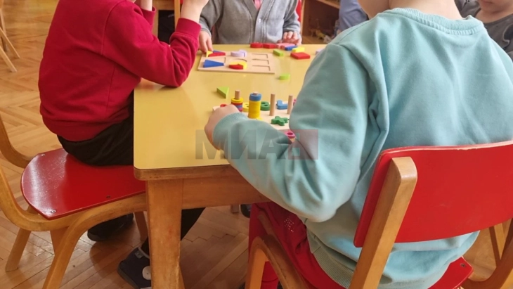 Fillon dhënia e licencave për edukatorë, përkëdhelës, bashkëpunëtorë profesional dhe drejtorë në institucionet për fëmijë