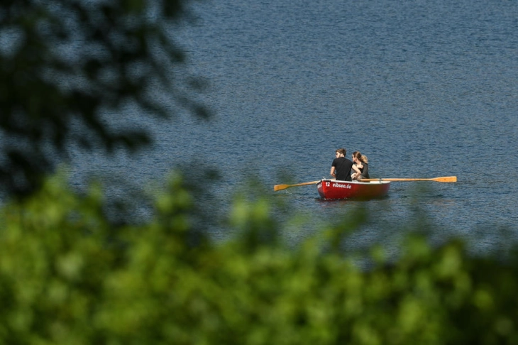 Weather: Sunny and hot, temps up to 39C