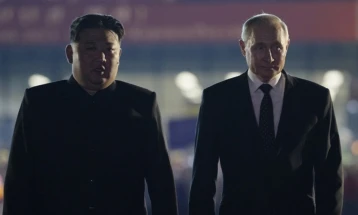 Кремљ: Путин го информираше Ким Џонг-ун за средбата со Трамп