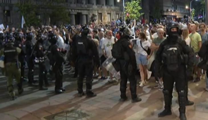 Протести ширум Србија, инциденти пред простории на СНС во Нови Сад