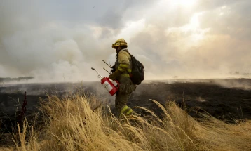 Tre të vdekur nga zjarret në Spanjë, evakuime masive në të gjithë vendin