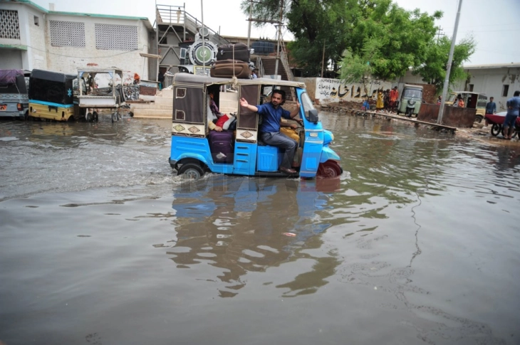 Të paktën 49 persona humbën jetën në përmbytjet në Pakistan