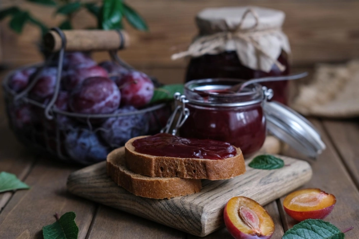 Џем од сливи со ореви