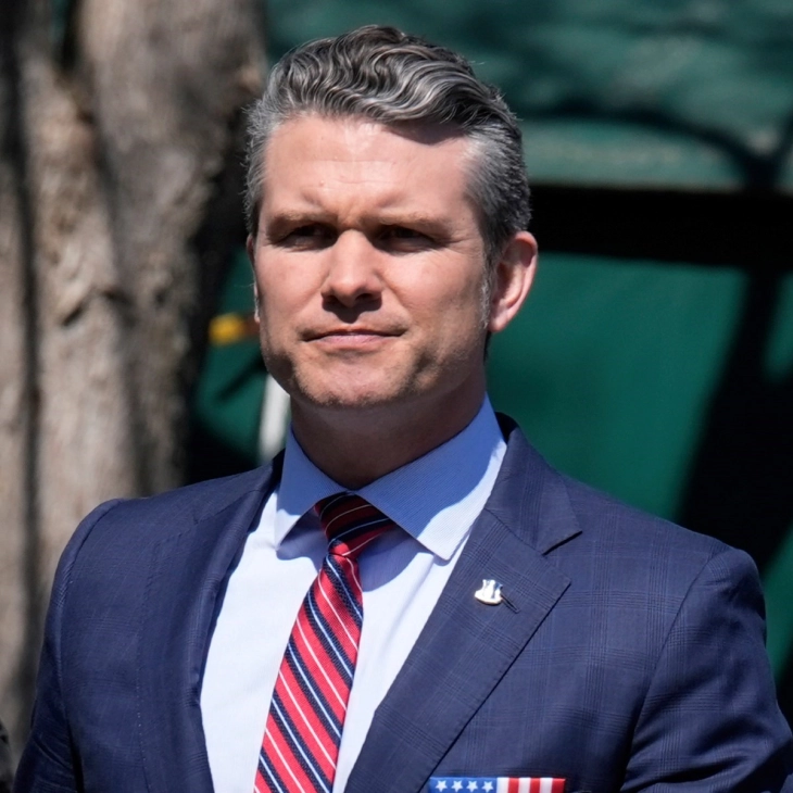 Ministri i Mbrojtjes i SHBA-së Hegset do të bashkohet në samitin Tramp-Putin