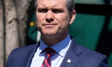 Ministri i Mbrojtjes i SHBA-së Hegset do të bashkohet në samitin Tramp-Putin