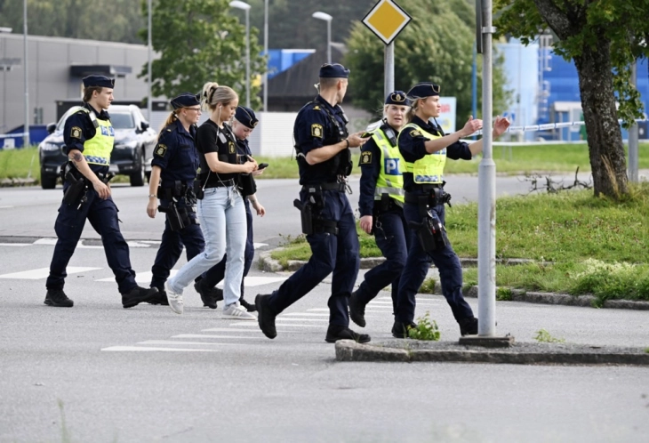 Dy të lënduar gjatë të shtënave në afërsi të një xhamie në Suedi