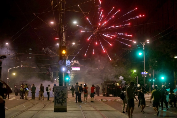 Дачиќ: Шест полицајци беа повредени во протестите, 38 лица се приведени