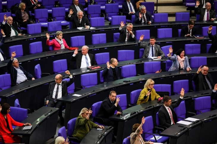 ДПА: Германија зазема внимателен став по средбата меѓу Путин и Трамп