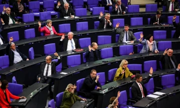 ДПА: Германија зазема внимателен став по средбата меѓу Путин и Трамп