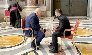 Shtëpia e Bardhë: Trampi informoi Zelenskin dhe udhëheqësit e NATO-s për takimin në Alaskë