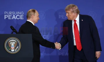 Aksios: Trampi thotë se marrëveshja gjithëpërfshirëse e paqes është zgjidhje më e mirë sesa armëpushimi i përkohshëm në Ukrainë