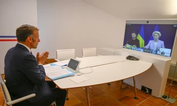 Макрон: Путин не сака мир, туку капитулација на Украина