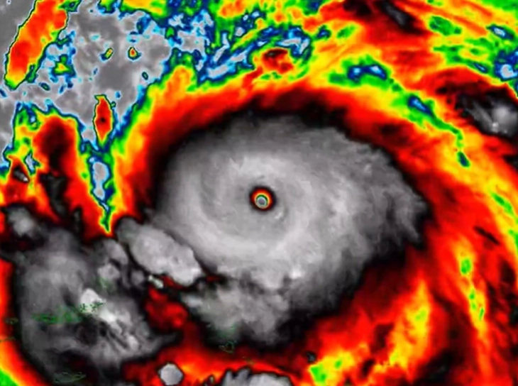 Ураганот „Ерин“ се засили до четврта категорија