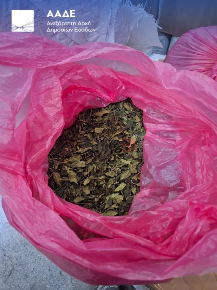 Në aeroportin në Athinë u zbuluan 500 kilogramë drogë Kat me vlerë 1,5 milionë euro