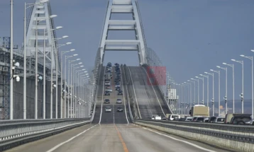 FSB parandalon tentimin e shërbimeve ukrainase për të aktivizuar një automjet-bombë në urën e Krimesë