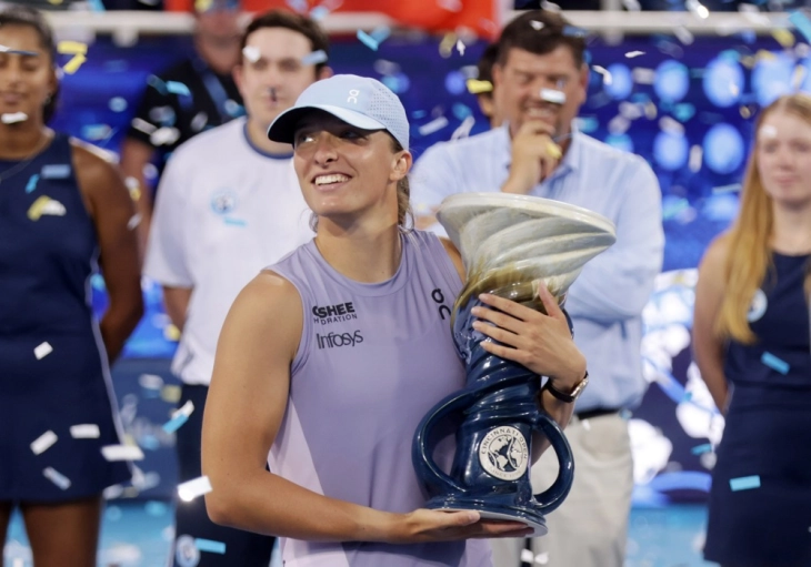 Полската тенисерка Ига Швјонтек ноќеска ја победи Италијанката Јасмин Паолини во финалето на турнирот во Синсинати.