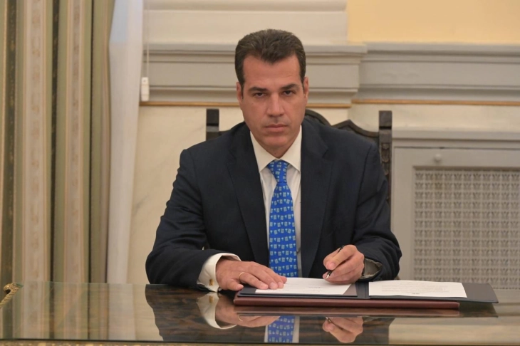 Плеврис: Затворска казна од две до пет години за мигрантите кои нелегално ќе престојуваат во Грција