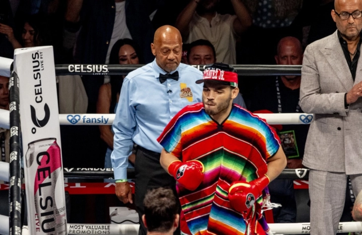 Боксерот Чавез префрлен во мексикански затвор