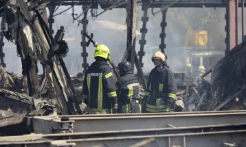 Едно лице загина, а десетина се повредени во руски напад во западна Украина