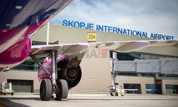 Hetim ndaj një personi për kërcënim me bombë në një aeroplan në Aeroportin e Shkupit, propozohet paraburgim