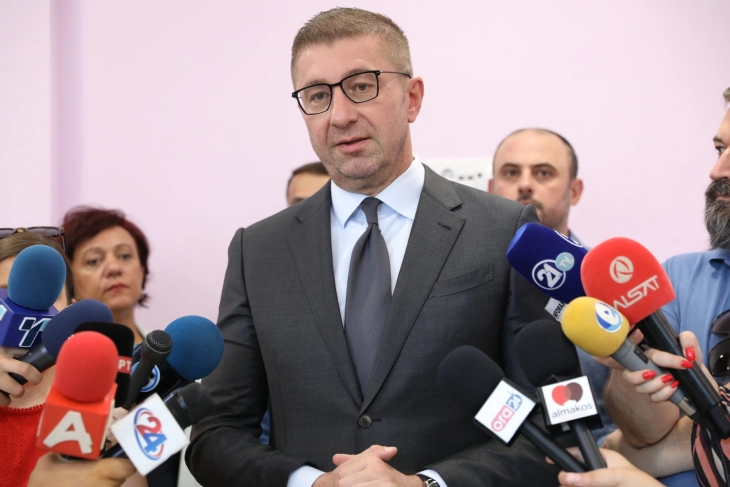 Мицкоски: Ако поради можноста независните да се кандидираат со два потписа изборниот процес не успее, Владата има уставна можност да постави повереници