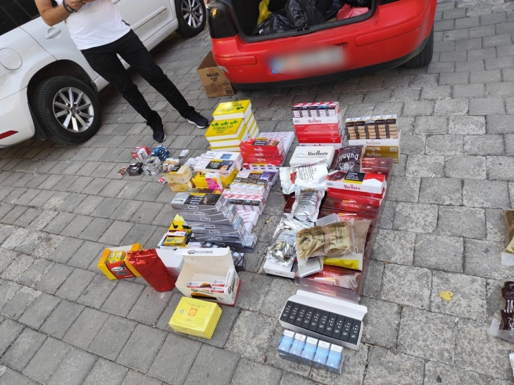 Запленета поголема количина цигари без бандероли и дробен тутун во Тетовo, приведени две лица