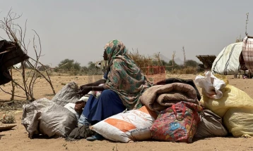Një dron shkatërroi një konvoj të KB-së me ushqim për të uriturit në Darfur