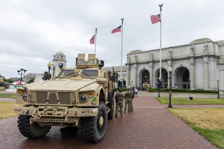 Денови на одмаздата на Трамп - Националната гарда на улиците на Вашингтон, ФБИ ја претресува куќата на Болтон, отпуштен шефот на военото зазузнавање