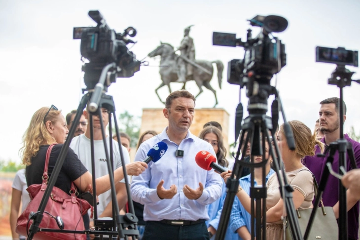 Bujar Osmani me të rinjtë në Çair: Mbështetje e fuqishme për të rinjtë, ata do të vendosin se si do të sistemohet  buxheti në komuna