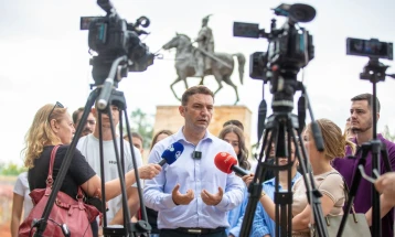 Bujar Osmani me të rinjtë në Çair: Mbështetje e fuqishme për të rinjtë, ata do të vendosin se si do të sistemohet  buxheti në komuna