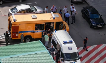 Një person është vrarë, ndërsa tre të tjerë janë plagosur në shërthimin në një dyqan për lodra në Moskë