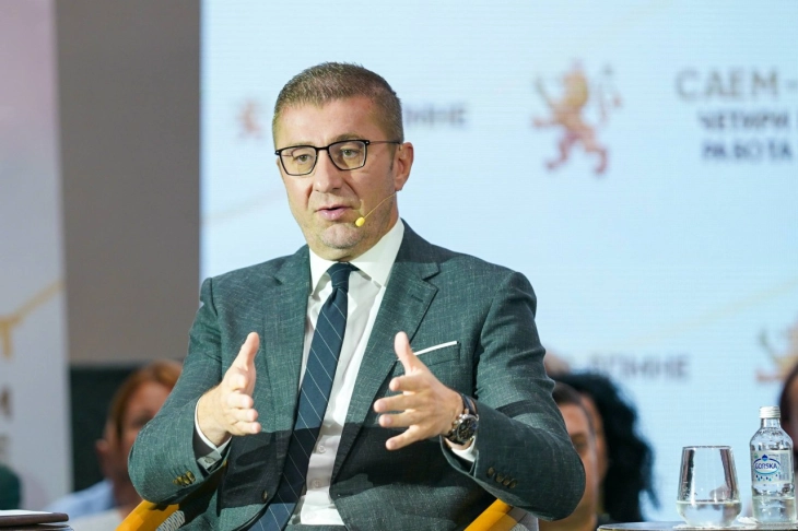 Mickoski: Për Shkupin tri shtylla janë prioritare - kthimi i higjienës, përfundimi i projekteve të filluara dhe konsolidimi i ndërmarrjeve