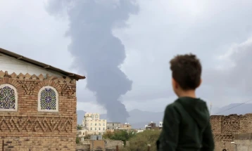 Најмалку две лица загинаа во израелски напад врз Јемен