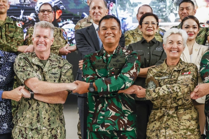 САД, Индонезија и нивните сојузници започнаа воени вежби