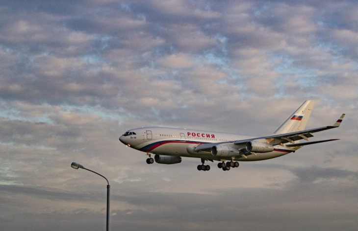 Авион со руски туристи принудно слетал во Естонија заради украински напад со дронови