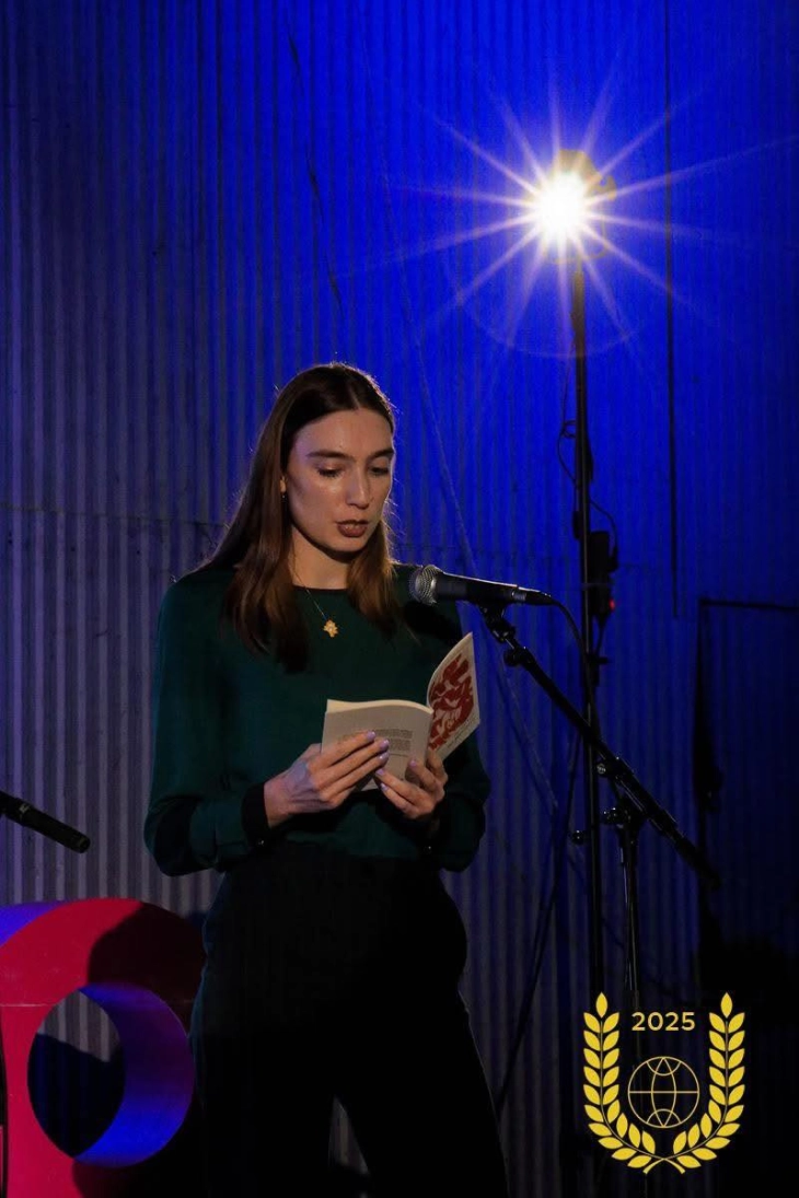 Гала Матевска за песната „Студ“ добитник на наградата „Енхалон“ 