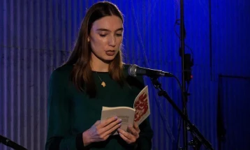 Гала Матевска за песната „Студ“ добитник на наградата „Енхалон“ 