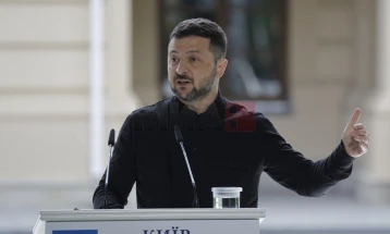 Зеленски: Украина сака да обезбеди најмалку милијарда долари месечно за американско оружје