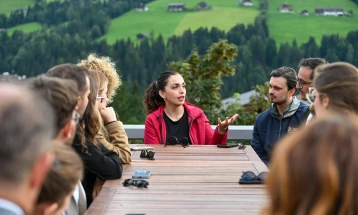 Presidentja Osmani në Alpet austriake: Një gjeneratë që nuk njeh kufij!