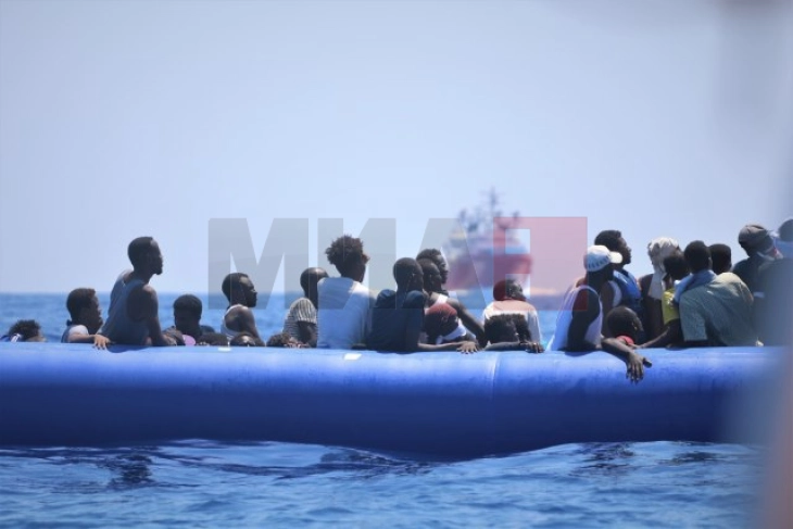 Një rekord prej 28,000 migrantësh kaluan përmes kanalit La Mansh - 46 për qind më shumë se vitin e kaluar