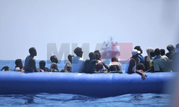 Një rekord prej 28,000 migrantësh kaluan përmes kanalit La Mansh - 46 për qind më shumë se vitin e kaluar