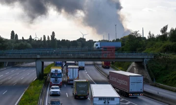 Има повредени во пожарот во пристаништето во Хамбург